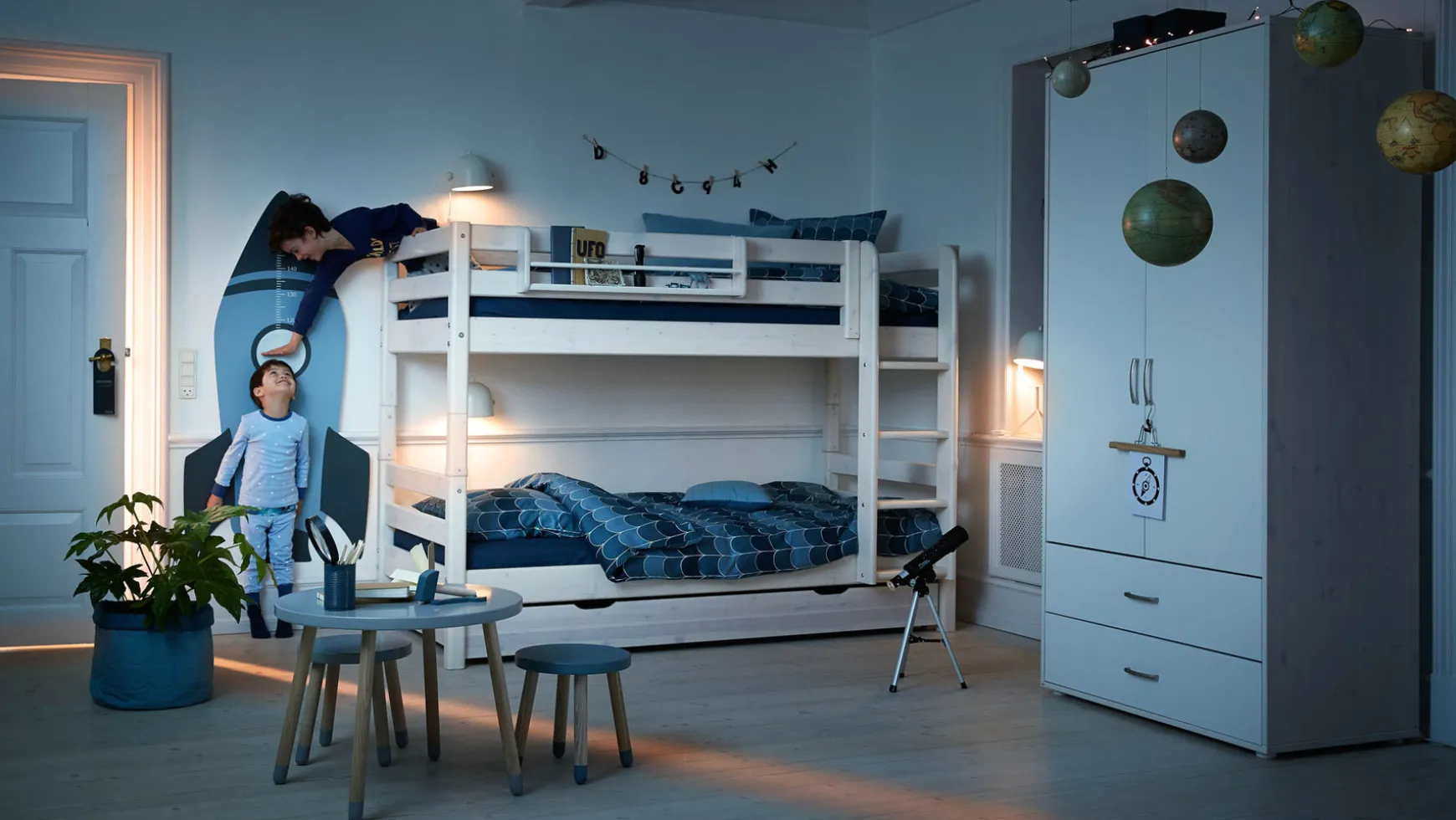 FLEXA Bunk Beds*Bunk bed with straight ladder