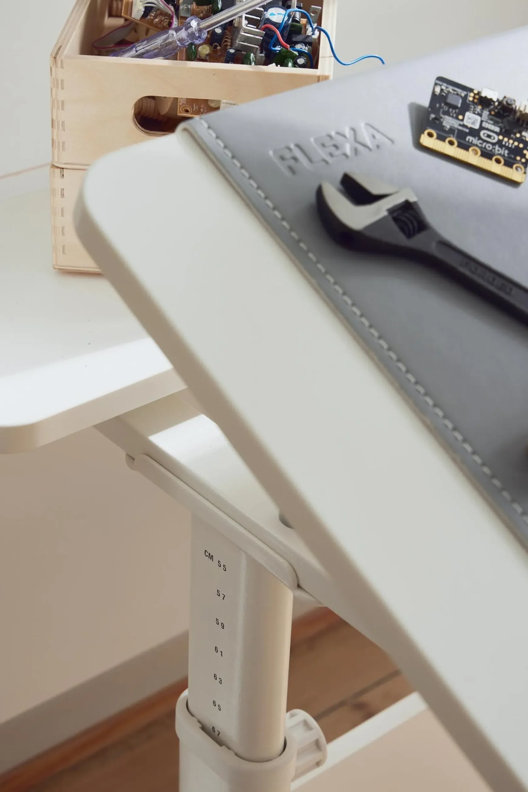 FLEXA Desks*Evo Study Desk – tilting desktop