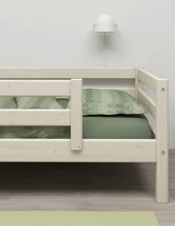 FLEXA Single Beds*Single bed w. centered safety rail